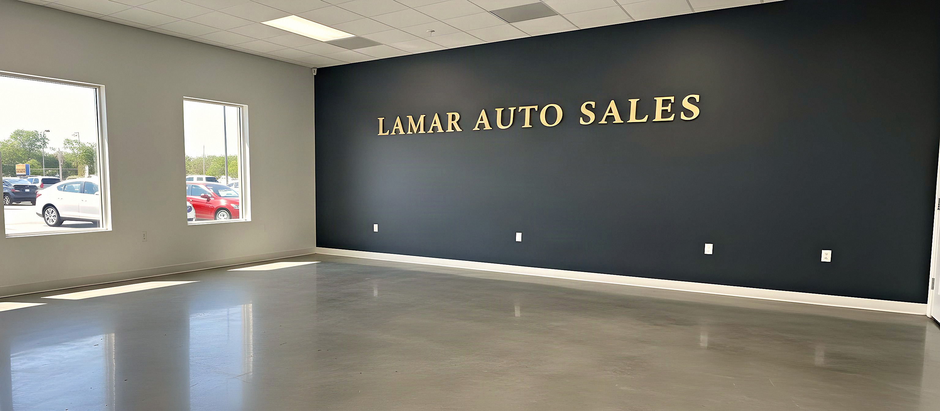 Lamar Auto Sales showroom in North Charleston, SC